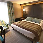 Отель Le Grand & 4*