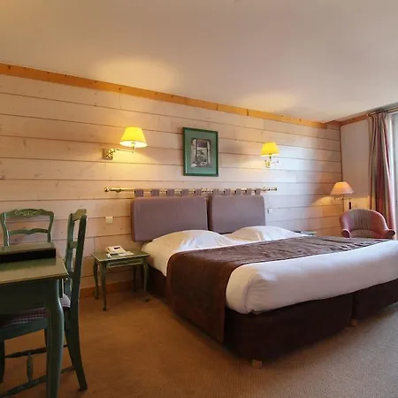 Отель Le Grand & 4*