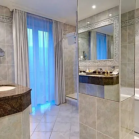 Le Grand Hotel&spa Hotel 4*